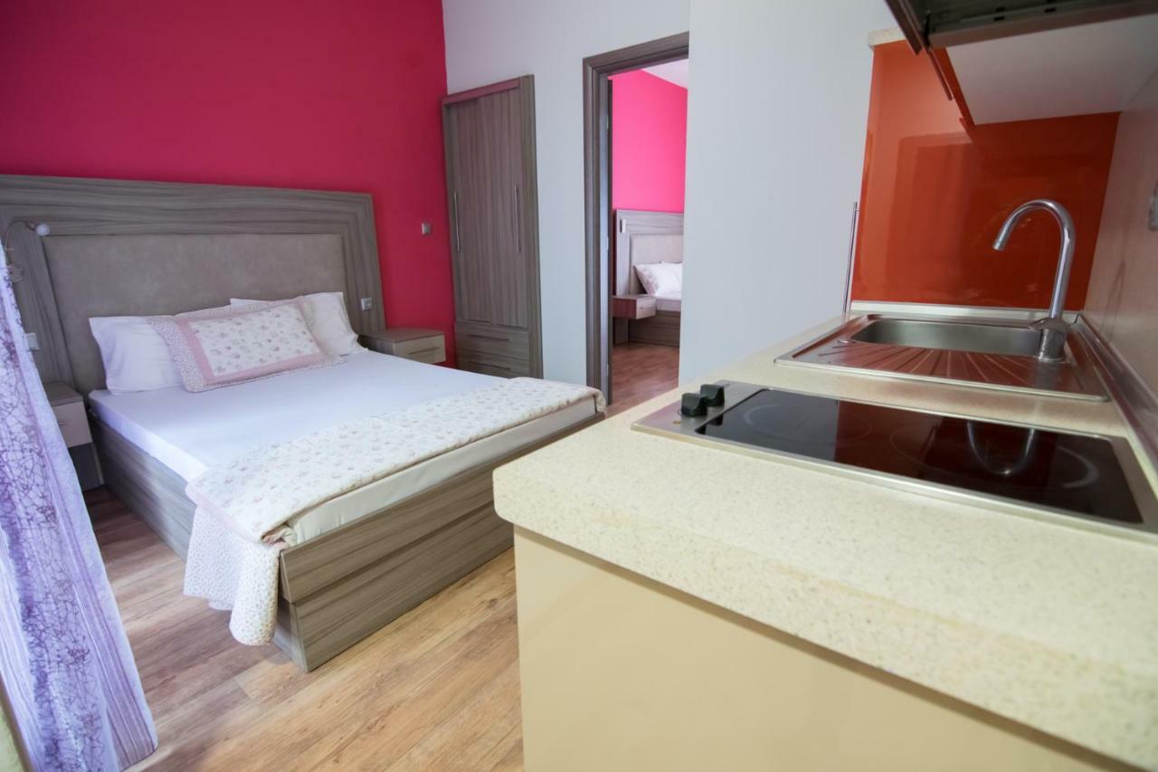 Avra Comfort Rooms - Family Nea Poteidaia Exteriér fotografie