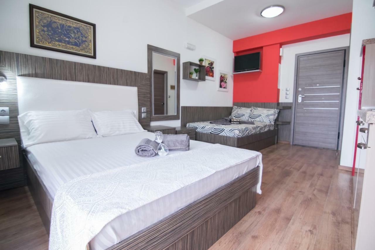 Avra Comfort Rooms - Family Nea Poteidaia Exteriér fotografie